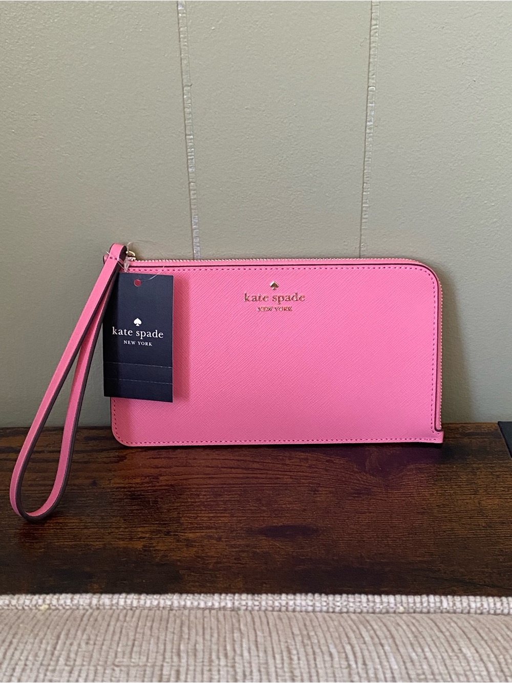 Kate Spade Hot Pink Zip Wristlet NWT - Picture 2 of 7